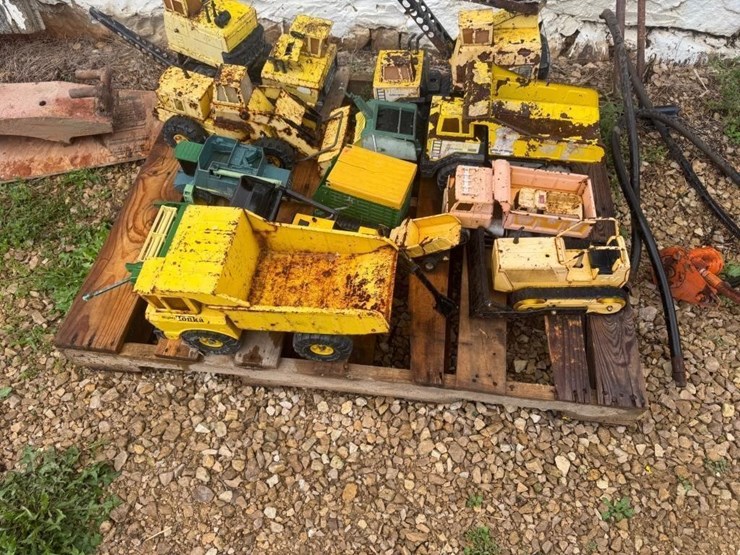 pallet-of-sand-box-toys-image-2