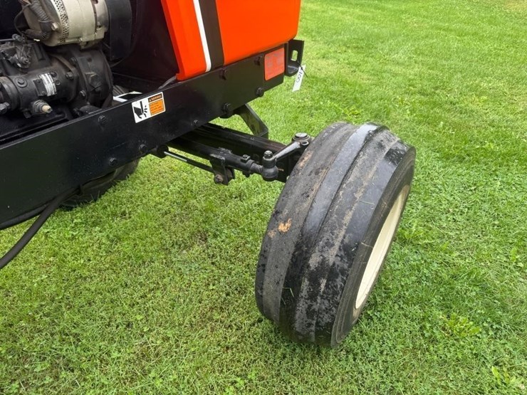 1983-allis-chalmers-6060-tractor-image-12