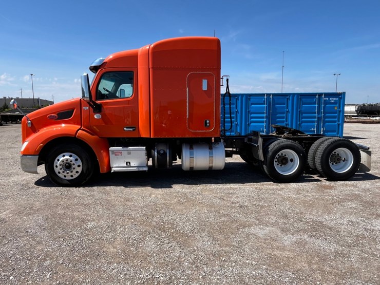 2016-peterbilt-579-image-8