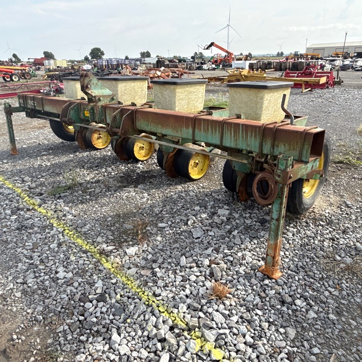 JOHN DEERE 7100