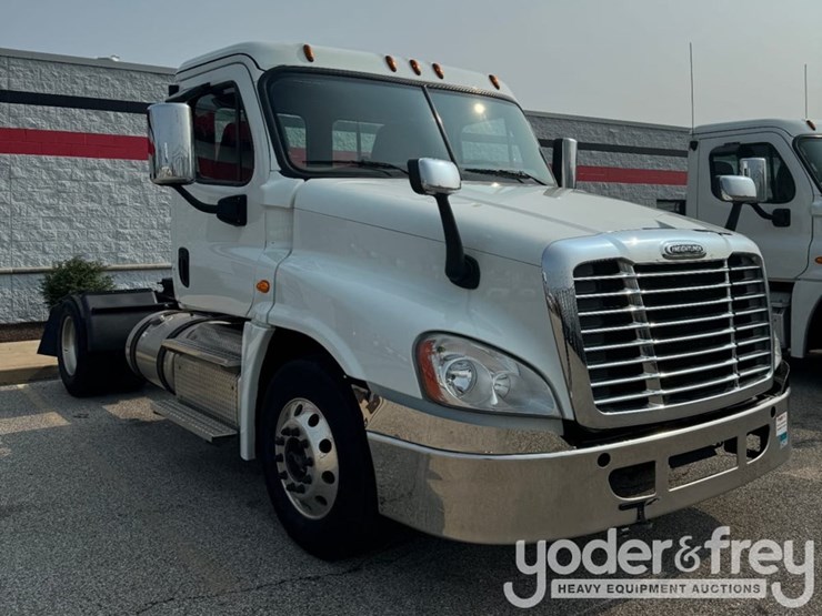 2017-freightliner-cascadia-image-1