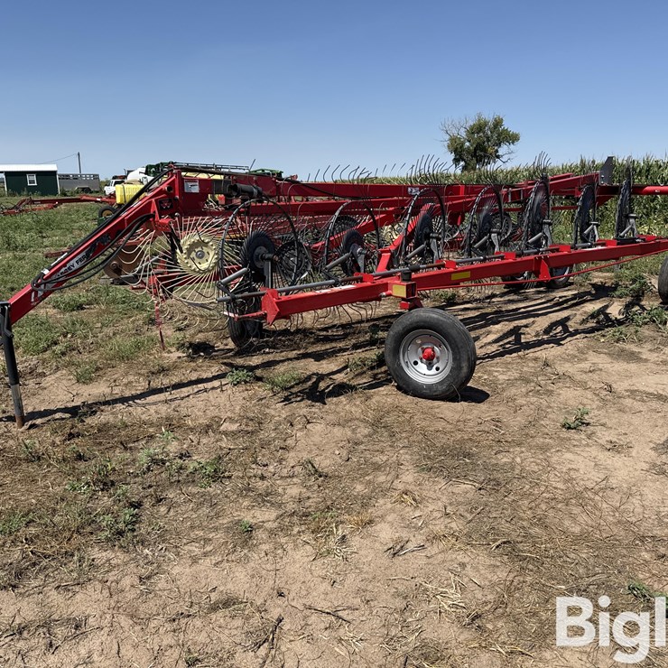 2016 MASSEY-FERGUSON 3986