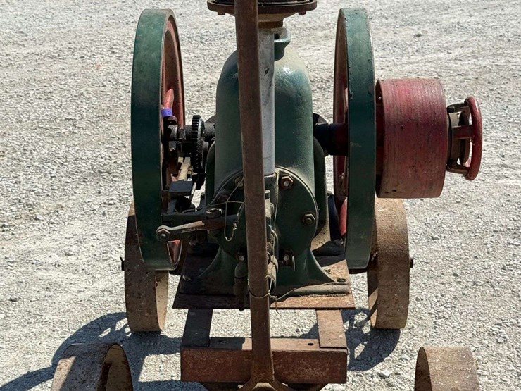 sta-rite-4-hp-hit-&-miss-engine-on-truck-image-7