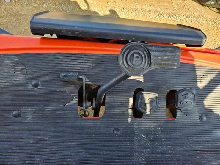 kubota-zd326-image-28