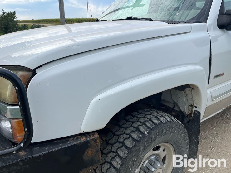 2004-chevrolet-silverado-2500-image-12