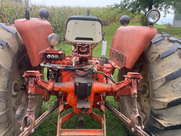allis-chalmers-d19-gas-tractor-image-7