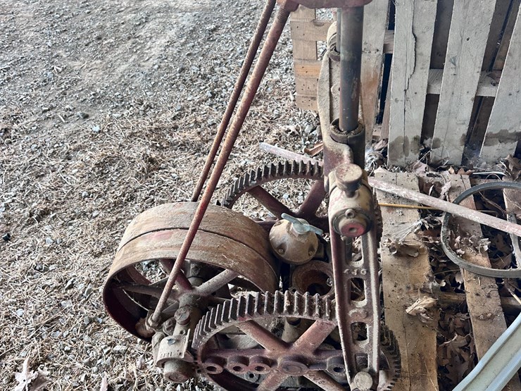 dempster-antique-belt-driven-well-pump-image-5
