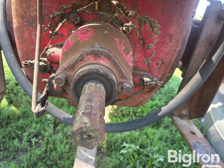 1949-farmall-m-2wd-tractor-image-13