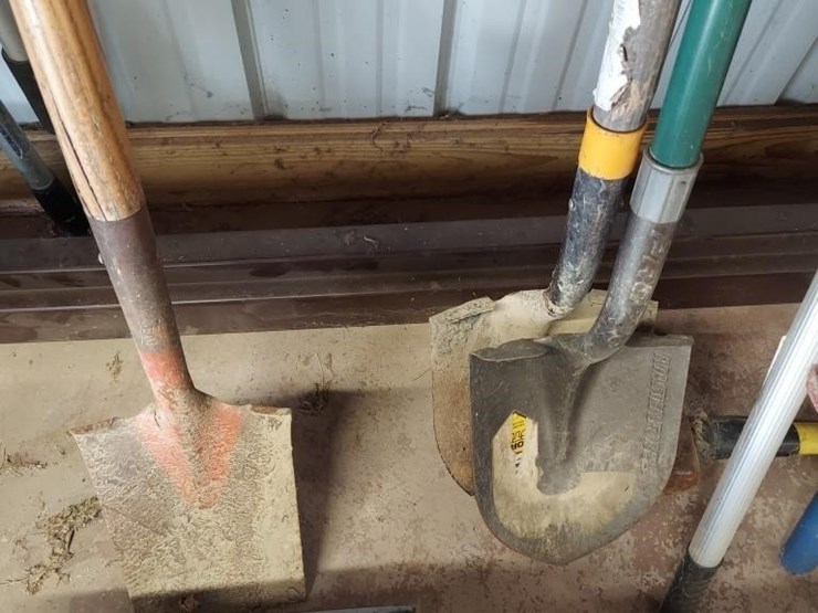 snow-shovels,-garden-shovels,-rakes-and-more-image-3