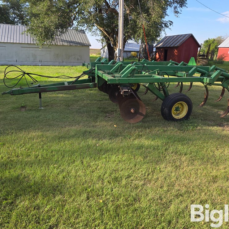 JOHN DEERE 712
