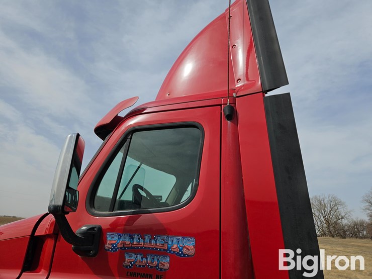 2012-freightliner-cascadia-125-image-20