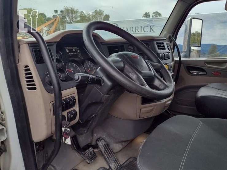 2020-peterbilt-567-image-13