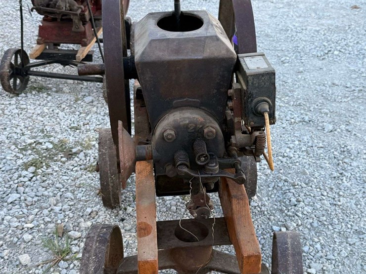 2-hp-stover-hit-and-miss-engine-image-11