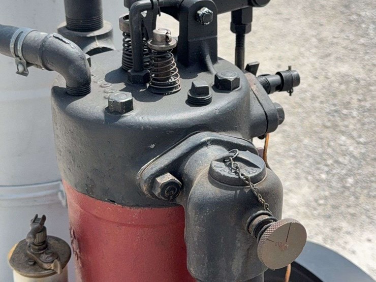 2-hp-international-harvester-“famous”-vertical-engine-with-cooling-tank-image-30