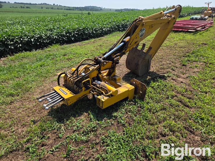 davis-d2100-backhoe-attachment-image-1