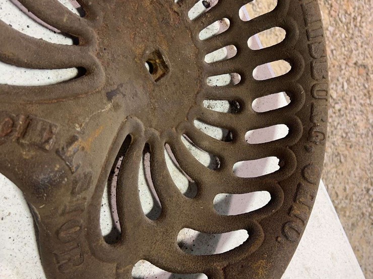 (3)-cast-iron-seats-image-4