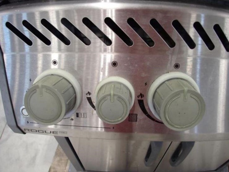 napoleon-rogue-se-4-burner-gas-bbq-image-8