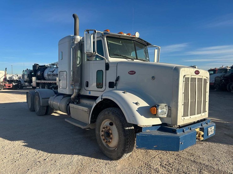 2012-peterbilt-365-image-2