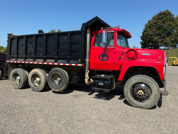 1995-ford-l9000-image-1