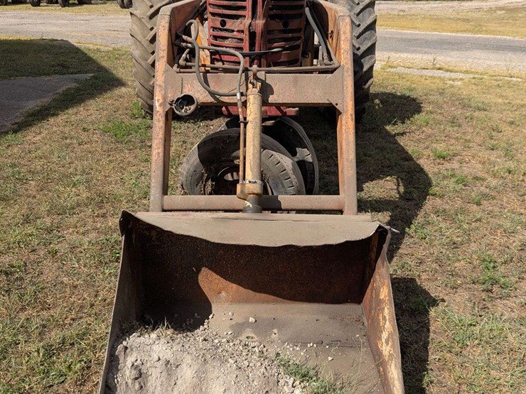 1956-mccormick-farmall-l.p.gas-400-image-2