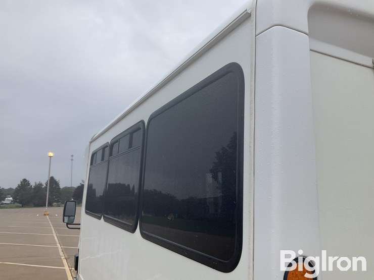 2014-ford-e350-image-17