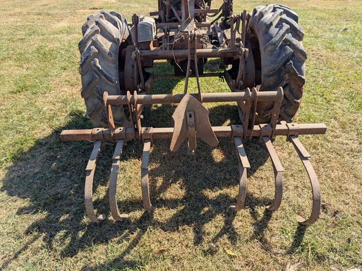 leader-model-b-tractor-image-6