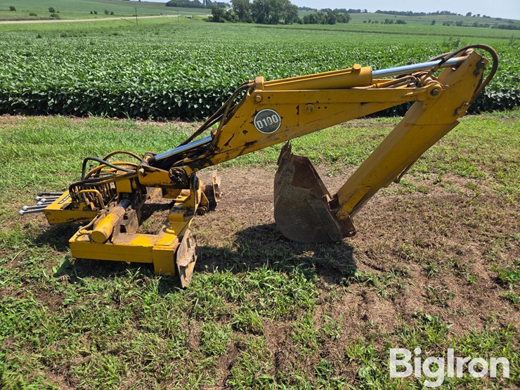 davis-d2100-backhoe-attachment-image-8