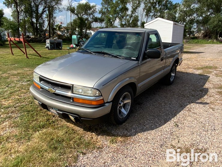 2003-chevrolet-s10-image-1