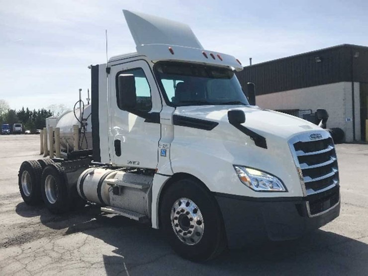 2018-freightliner-cascadia-126-image-1