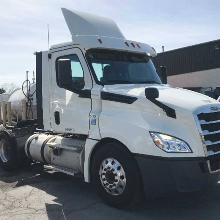 2018 FREIGHTLINER CASCADIA 126