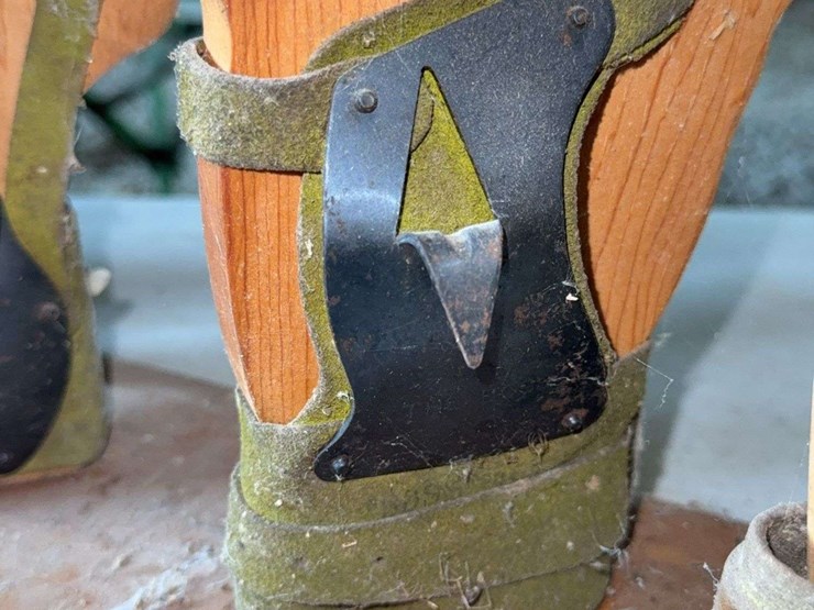 display-of-corn-husk-shuckers-image-8