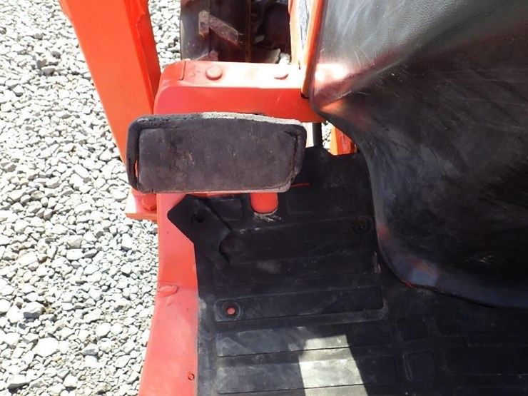 2005-kubota-b7510-image-21