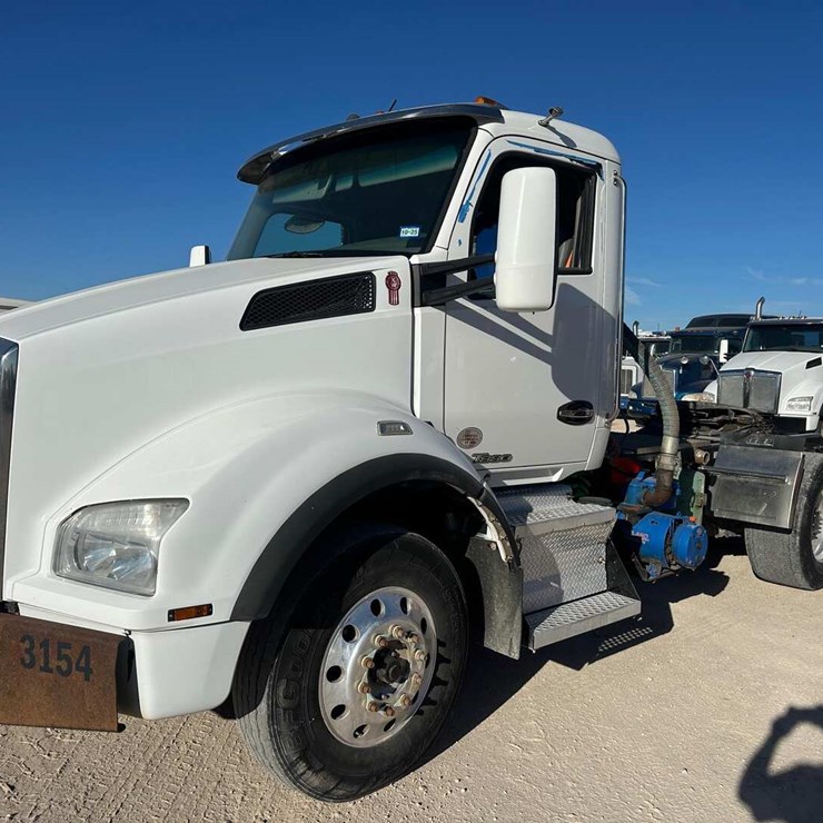 2017 KENWORTH T880