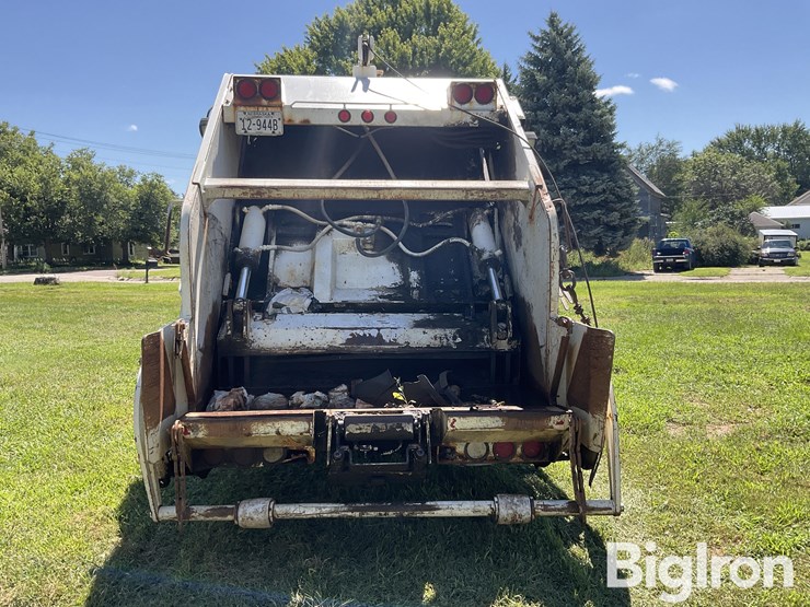 2004-international-durastar-4400-image-6