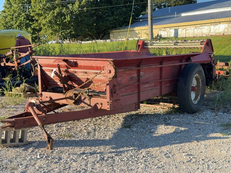 international-manure-spreader-image-4