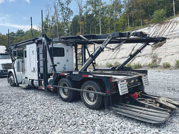2018-peterbilt-389-image-2