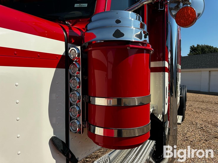 2024-peterbilt-389-image-17
