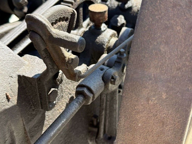 sandwich-3-hp-hit-&-miss-engine-on-truck-image-155