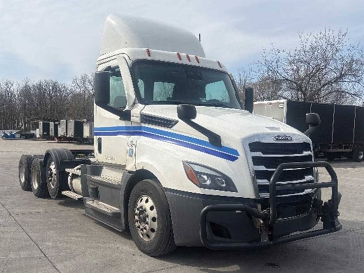 2022-freightliner-cascadia-126-image-1