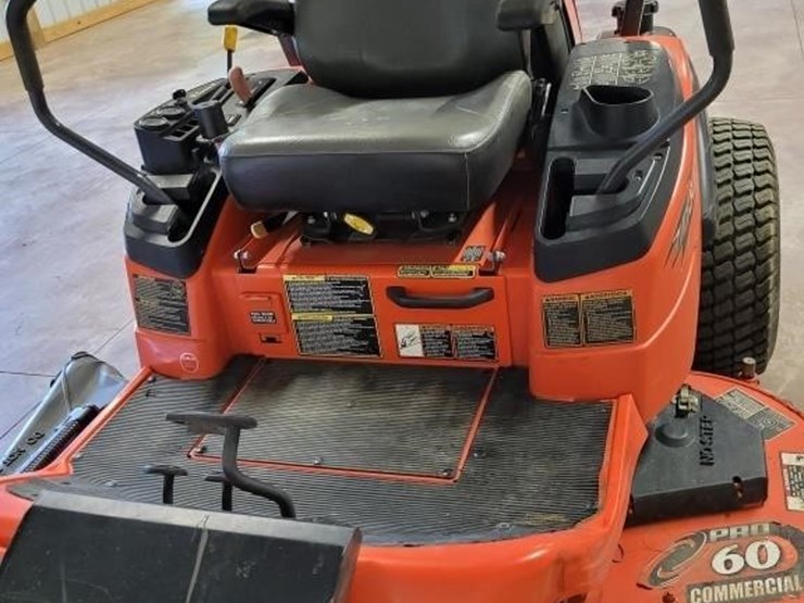 kubota-zero-turn-riding-mower-image-5