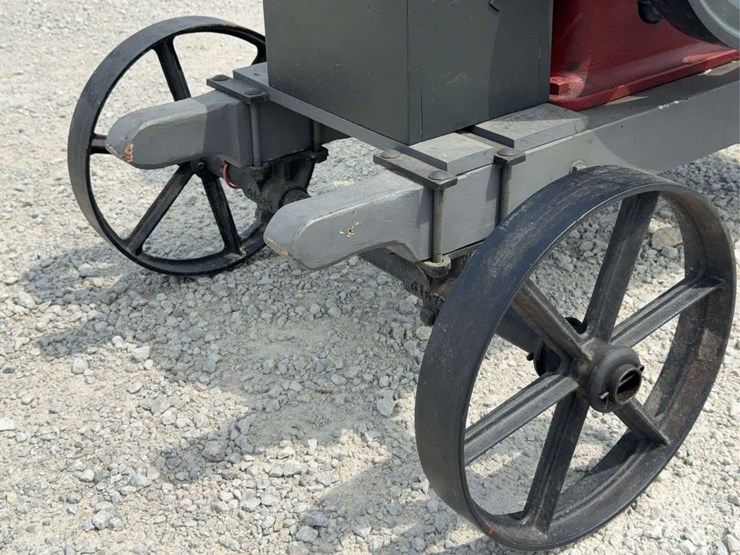 2-hp-international-harvester-“famous”-vertical-engine-with-cooling-tank-image-45