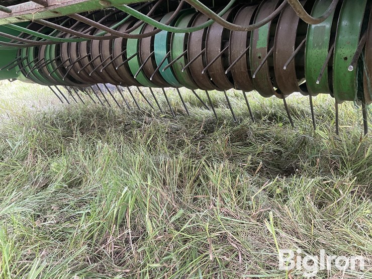 2007-john-deere-568-image-18