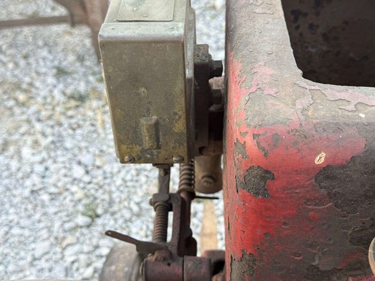 fuller-&-johnson-2-hp-hit-&-miss-engine-on-truck-cart-image-17