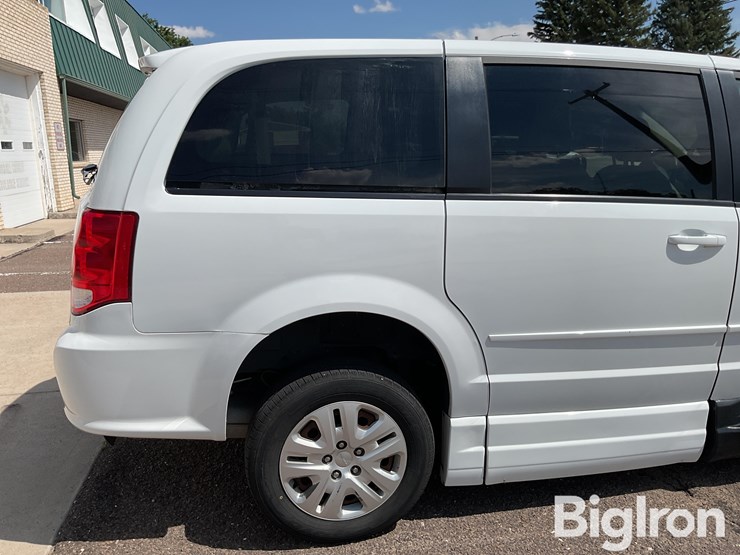 2017-dodge-grand-caravan-se-image-19