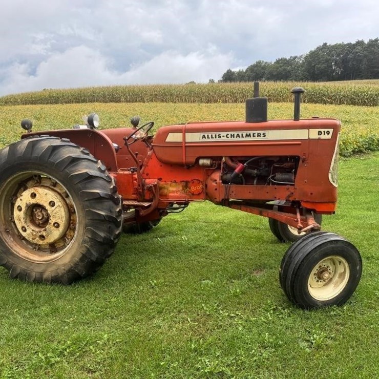 Allis Chalmers D19 Gas Tractor
