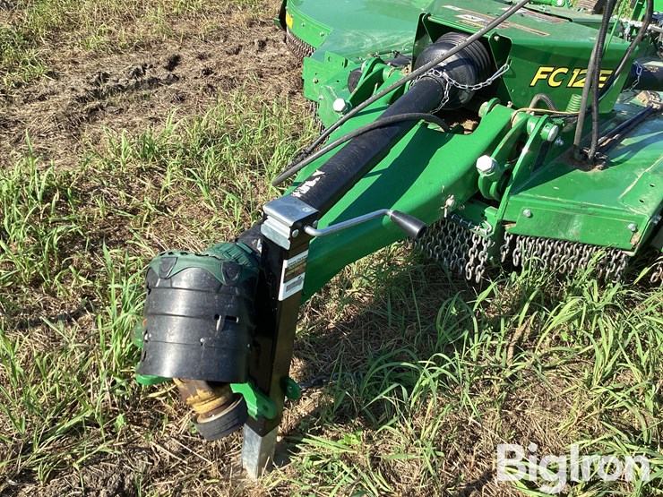 2022-john-deere-12-image-11
