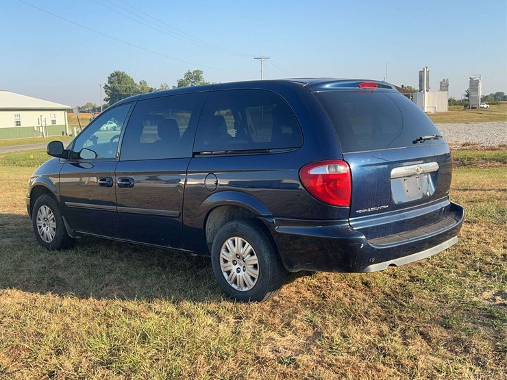 2006-chrysler-town-&-country-image-6