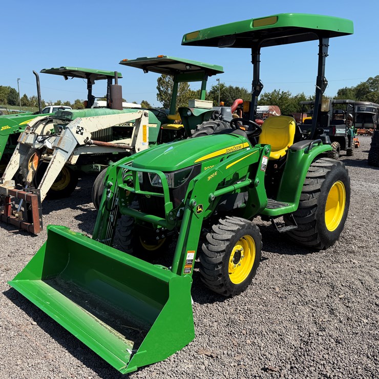JOHN DEERE 3025E