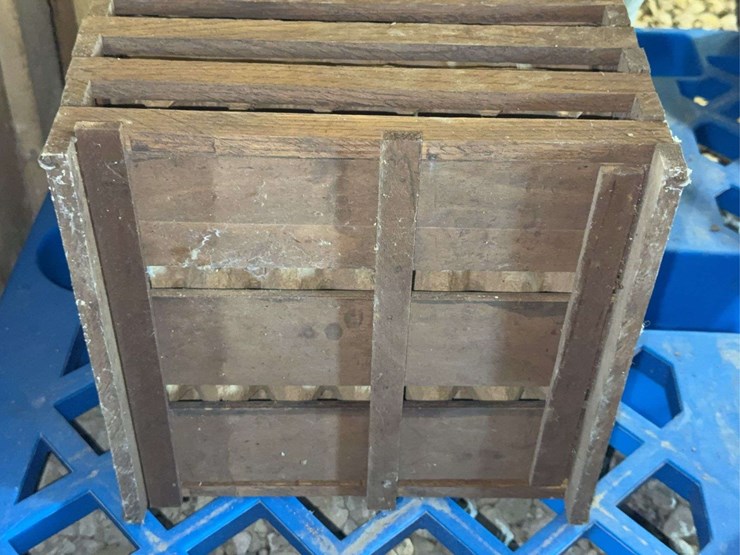 primitive-lot.-egg-crate,-old-wash-tub,-crock-jug,-&-more-image-14