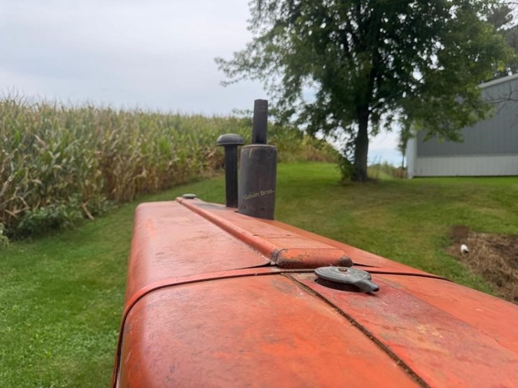 allis-chalmers-d19-gas-tractor-image-15